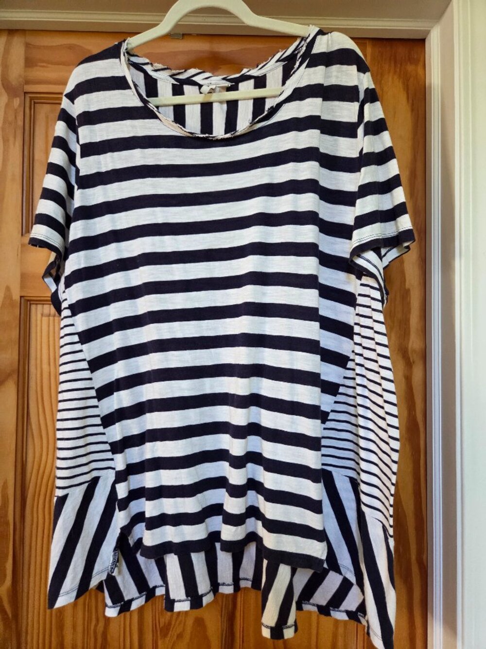 Cato Women's Plus Size 26/28 FUN Design Navy/White Top